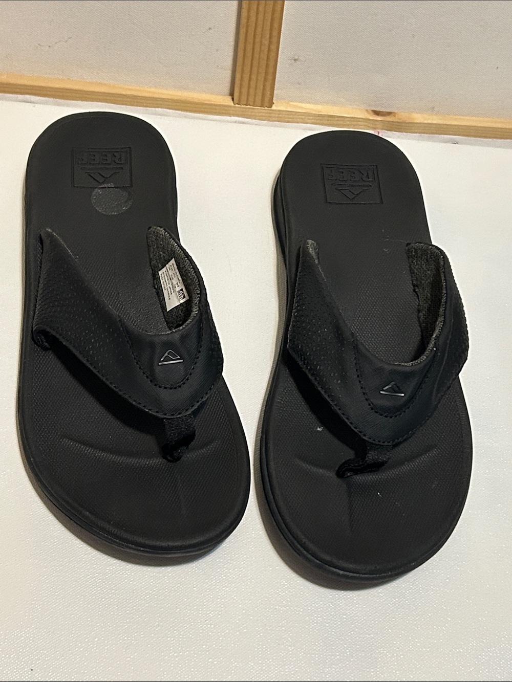 Reef Black Men's Cushioned Thong Sandals